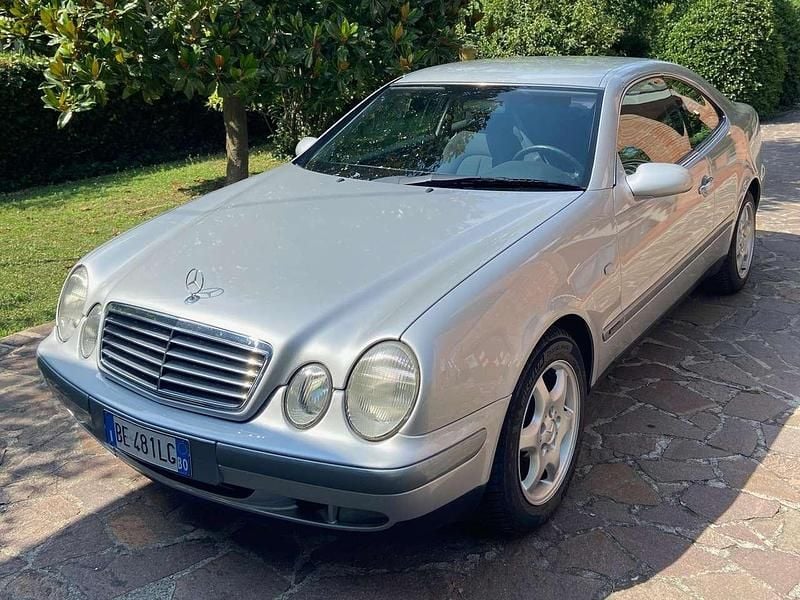 Usata Mercedes CLK320 Elegance 224 CV (164 kW) 1999 Argento Coupé