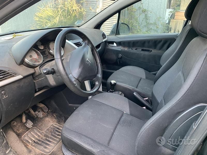 Usata Peugeot 207 75 CV (55 kW) 2011 Nero Utilitaria
