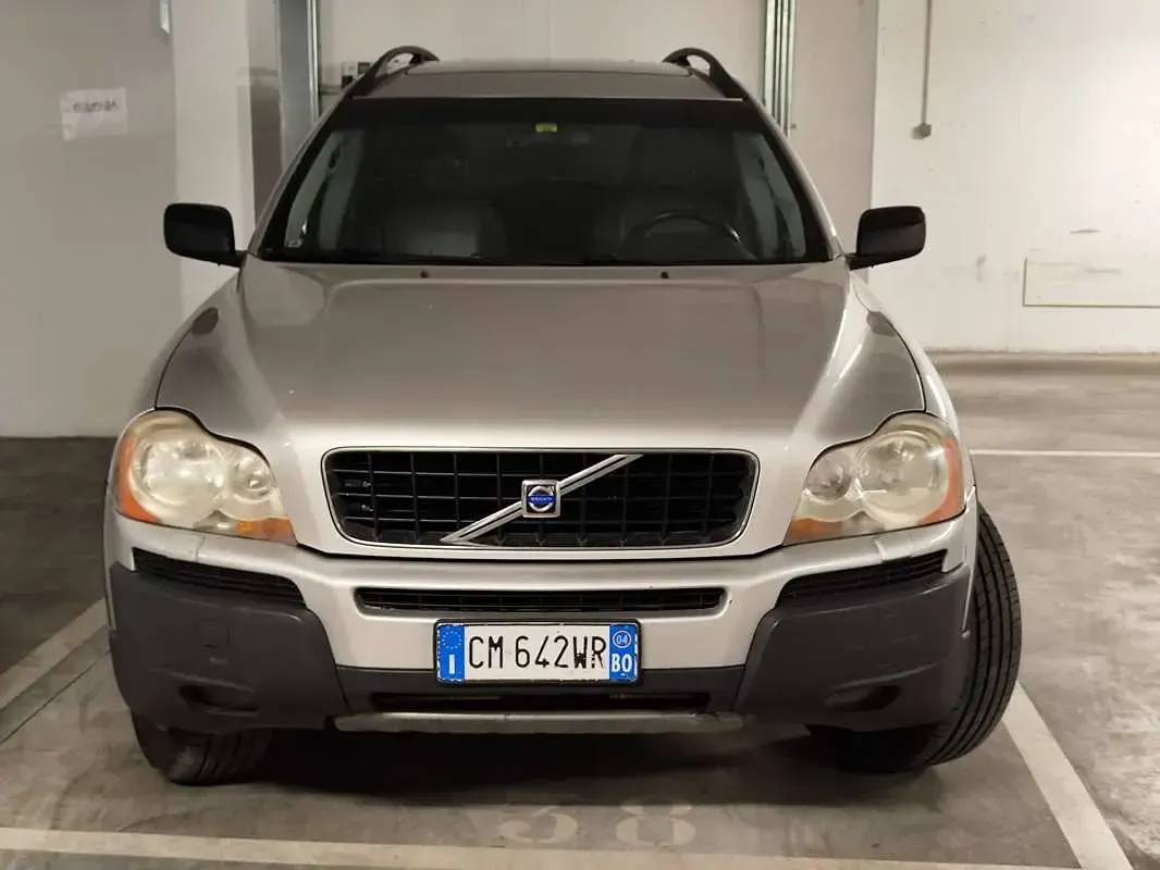 Usata Volvo XC90 Executive 163 CV (119 kW) 2004 Argento SUV