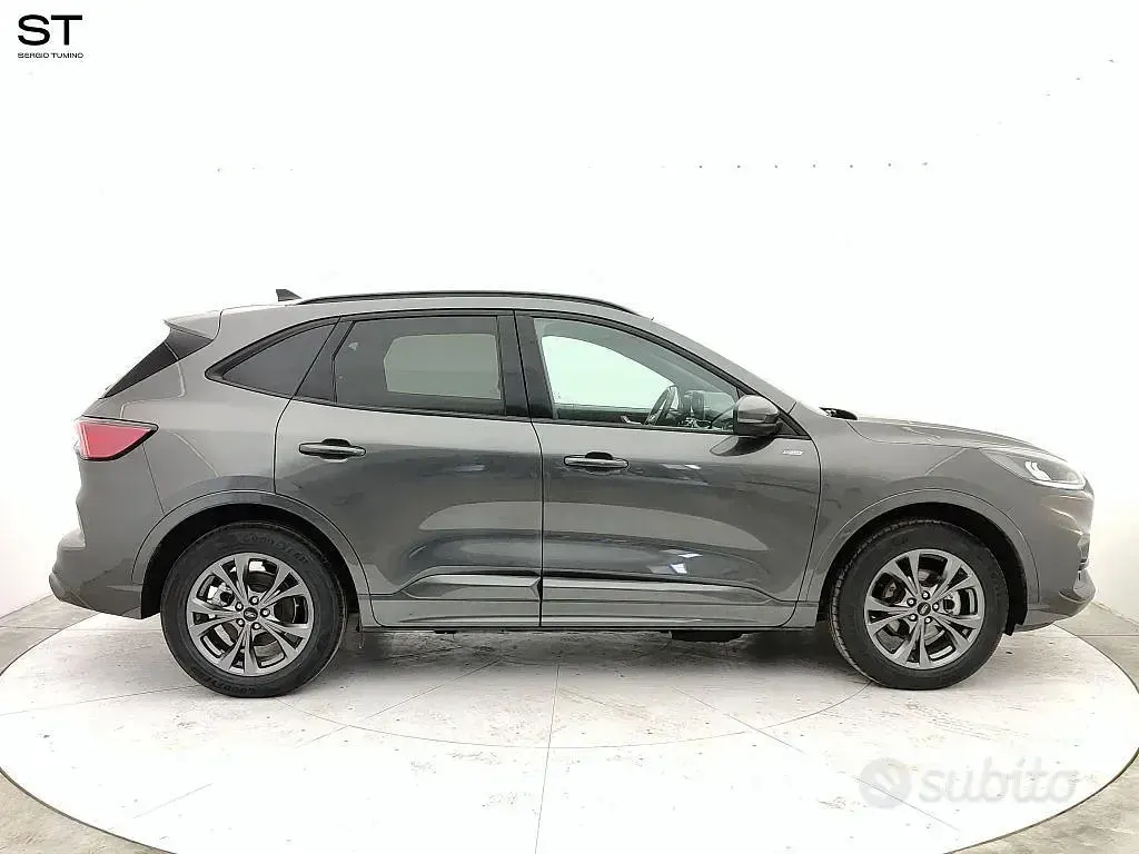 Usata Ford Kuga 152 CV (111 kW) 2023 Grigio SUV