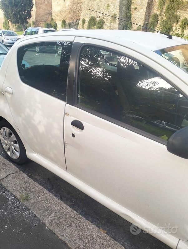 Begagnad Toyota Aygo 68 HK (50 kW) 2014 Vit Halvkombi