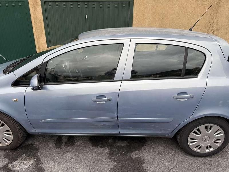 Usata Opel Corsa Cosmo 90 CV (66 kW) 2007 Blu Utilitaria