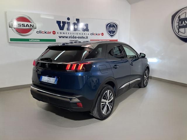 Usata Peugeot 3008 Allure 131 CV (96 kW) 2022 Blu / metallizzato SUV