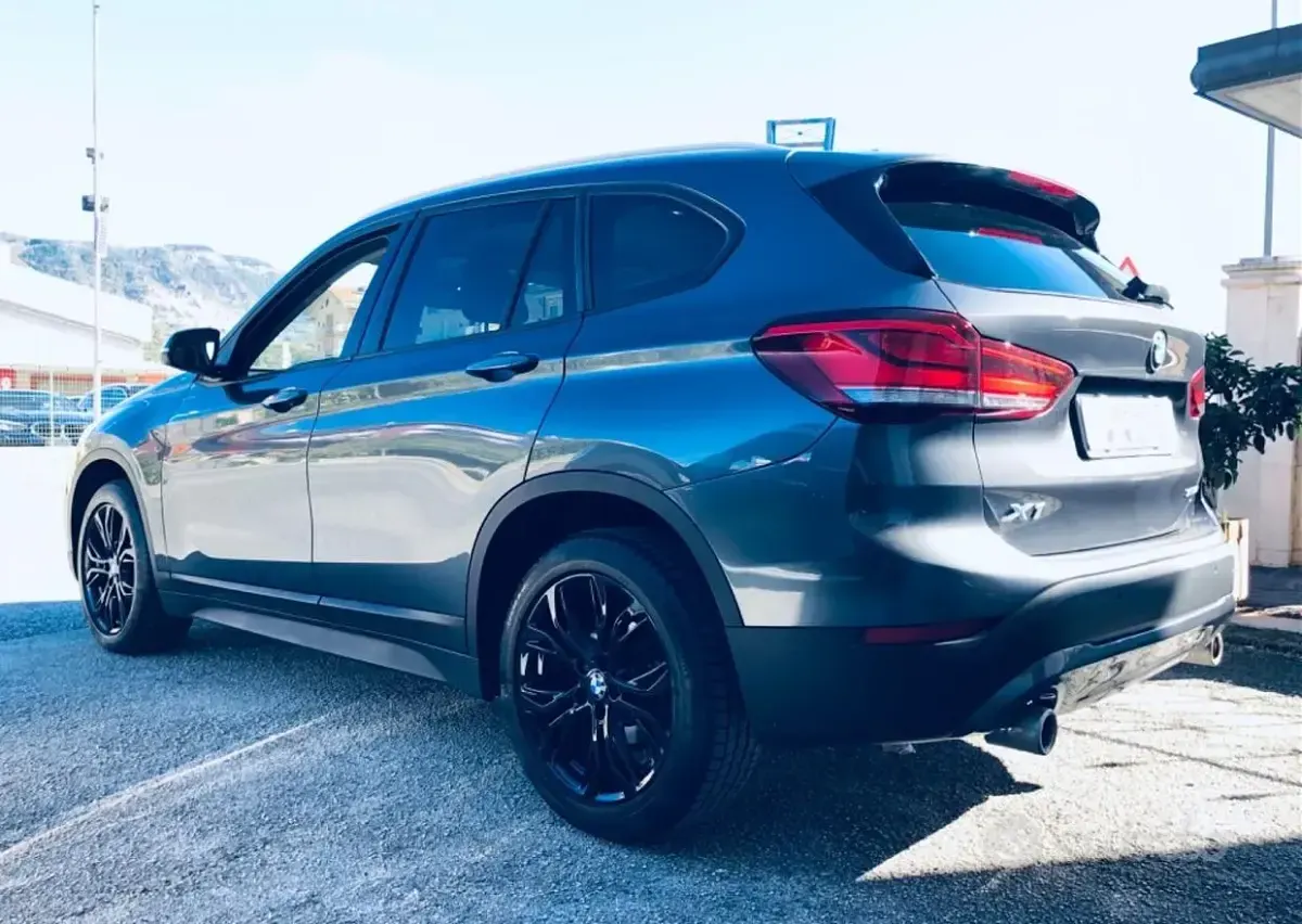 Käytetty BMW X1 Sport Line 150 HP (110 kW) 2020 Harmaa Katumaasturi