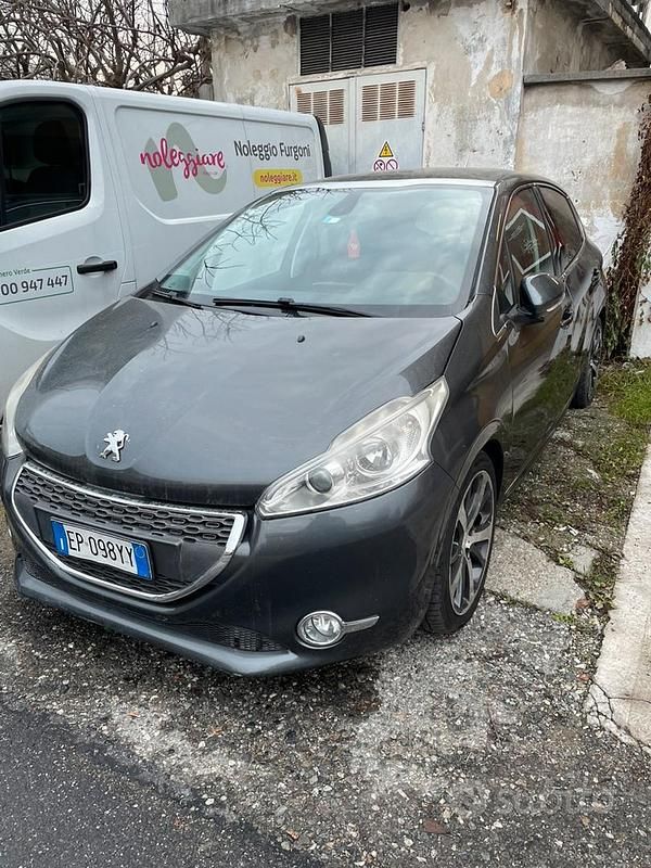Usata Peugeot 208 Active 92 CV (67 kW) 2013 Grigio Utilitaria
