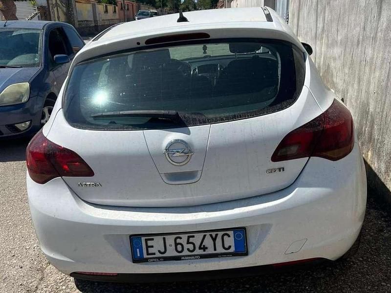 Usata Opel Astra Cosmo 125 CV (91 kW) 2011 Bianco Berlina