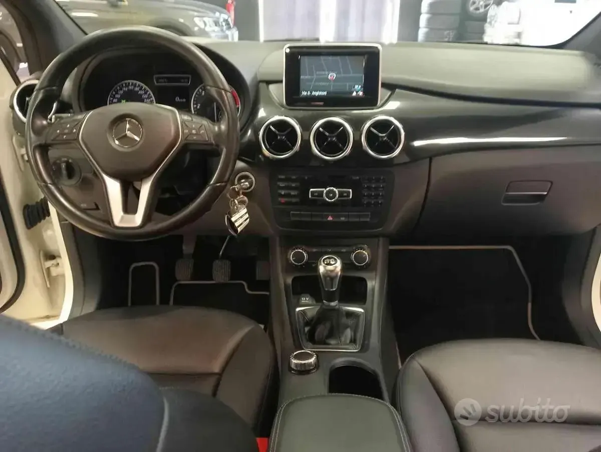 Usata Mercedes B180 Premium 109 CV (80 kW) 2014 Bianco Utilitaria