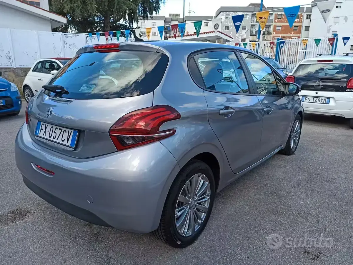 Usata Peugeot 208 Active 102 CV (75 kW) 2019 Grigio Utilitaria