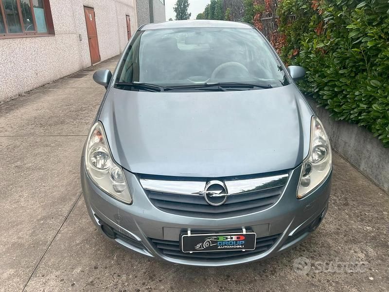 Grigio Usata 2008 Opel Corsa Due volumi | 2200 € (Buon prezzo) - Immagine 1/4