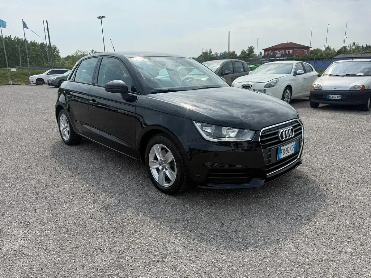 Usado Audi A1 116 CV (85 kW) 2015 Negro Utilitario
