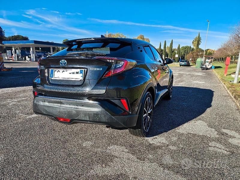 Usata Toyota C-HR Lounge 98 CV (72 kW) 2017 Nero SUV