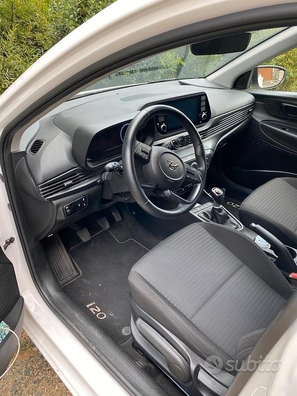 Usata Hyundai i20 101 CV (74 kW) 2023 Bianco Utilitaria