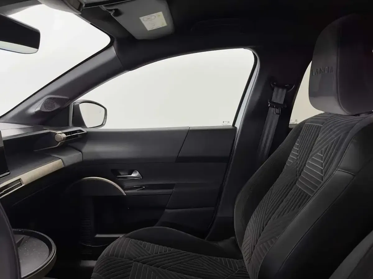 Usata Lancia Ypsilon 100 CV (73 kW) 2025 Bianco Utilitaria