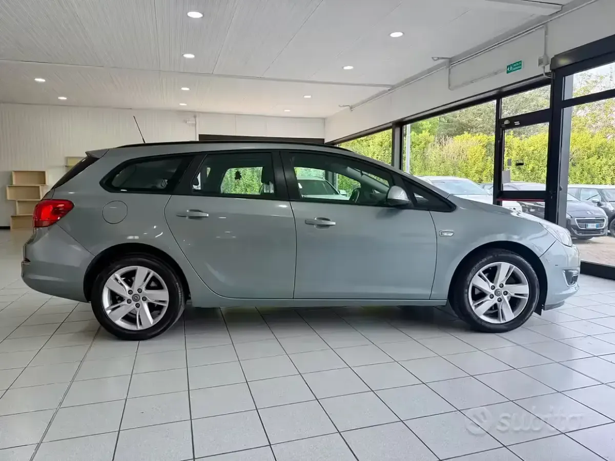 Usata Opel Astra 110 CV (80 kW) 2013 Grigio Station wagon