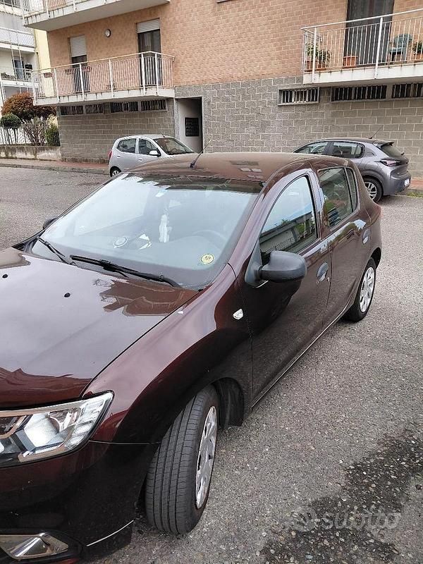 Usata Dacia Sandero 90 CV (66 kW) 2017 Rosso Berlina