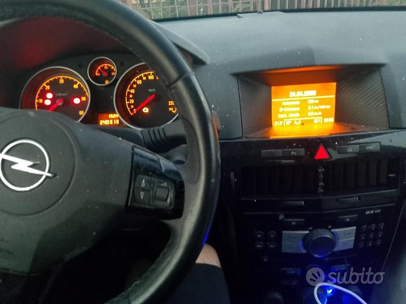 Nero Usata 2015 Opel Astra Station wagon | 2000 € (Super prezzo) - Immagine 1/4