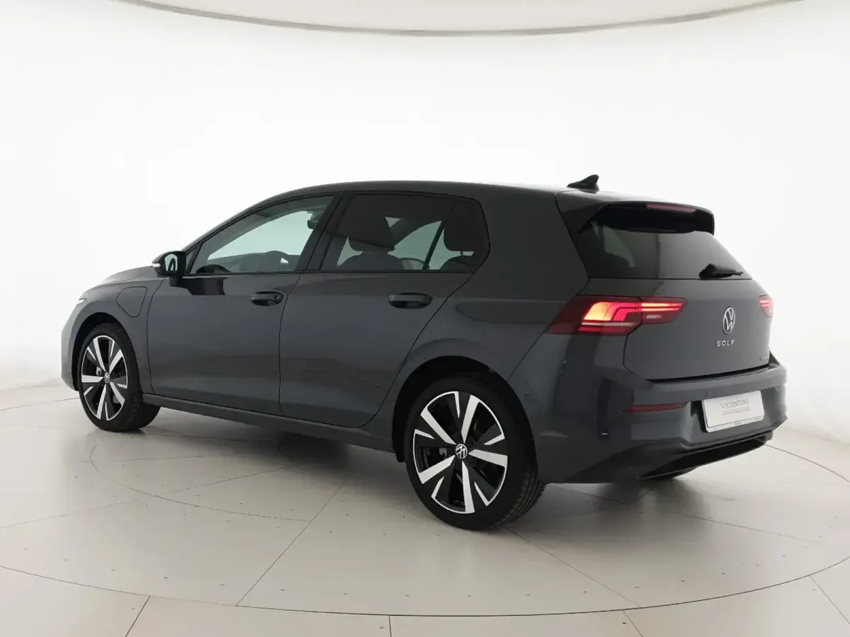 Nuova VW Golf VIII Edition 204 CV (150 kW) 2026 Dolphin grey metallizzato Berlina