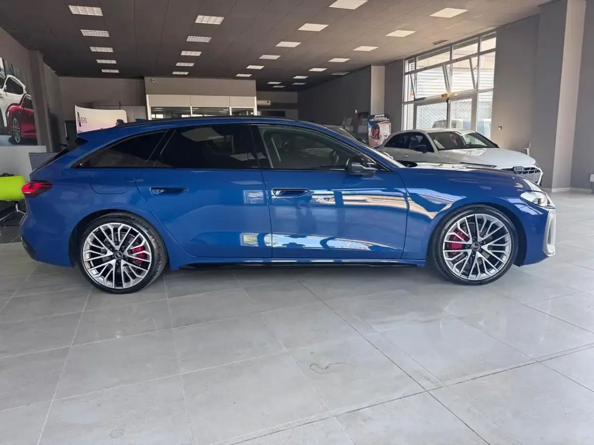 Usata Audi A5 S-Line 204 CV (150 kW) 2025 Blu Station wagon