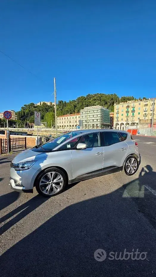 Usata Renault Scénic IV 110 CV (80 kW) 2018 Grigio Monovolume