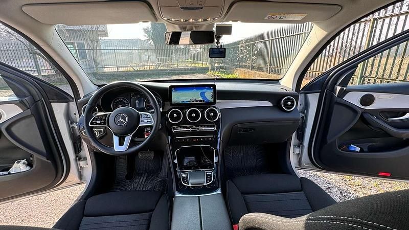 Usata Mercedes GLC220 Business 194 CV (142 kW) 2020 Argento SUV