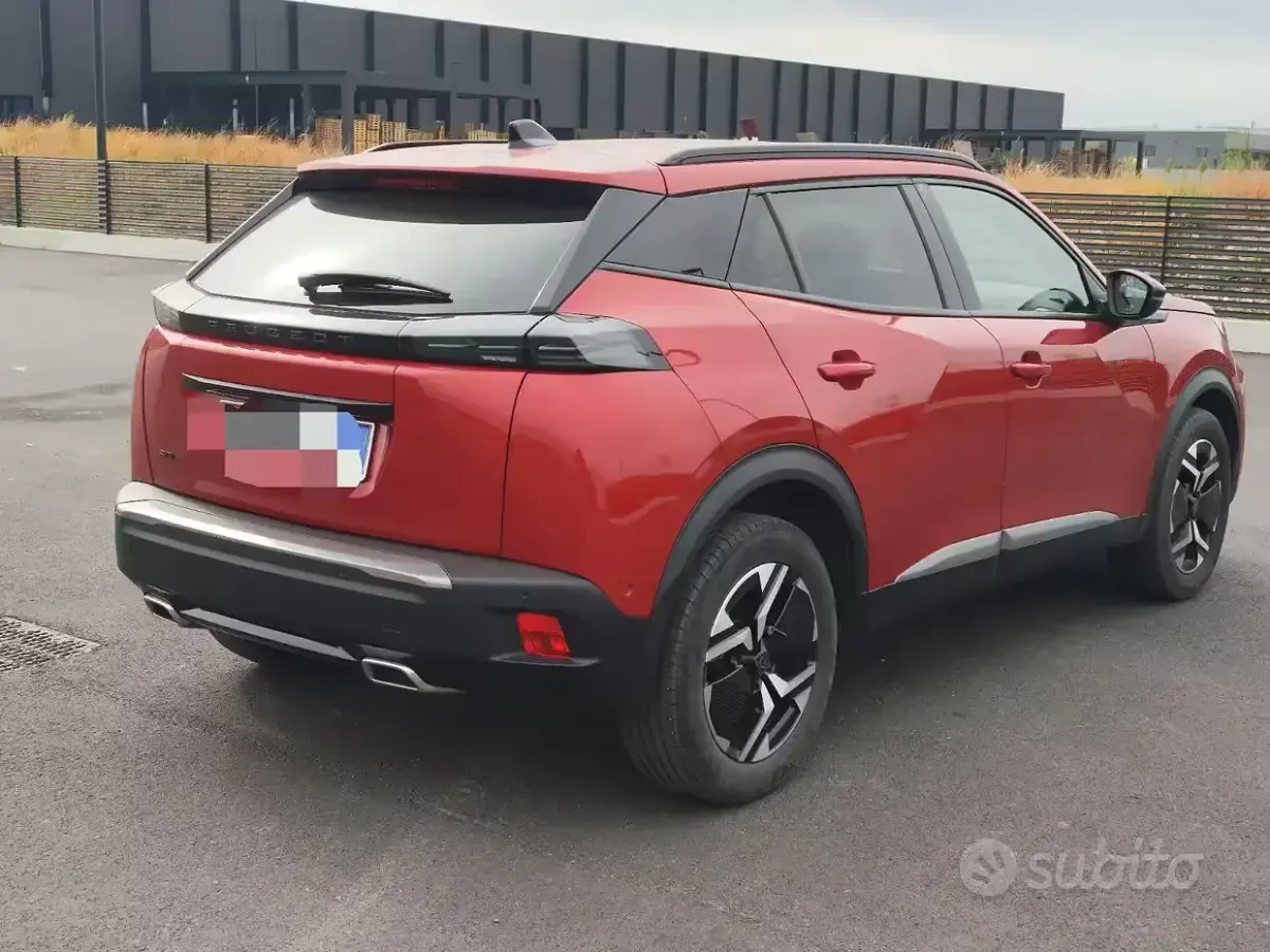 Usata Peugeot 2008 130 CV (95 kW) 2024 Rosso SUV