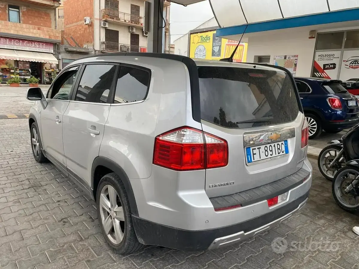 Usata Chevrolet Orlando 163 CV (119 kW) 2012 Grigio Monovolume