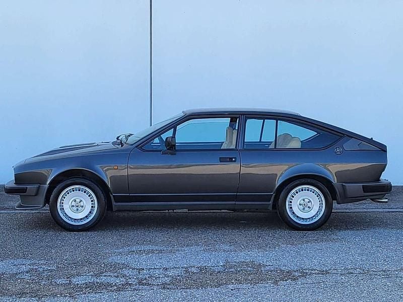 Usata Alfa Romeo Alfetta 158 CV (116 kW) 1984 Grigio Berlina