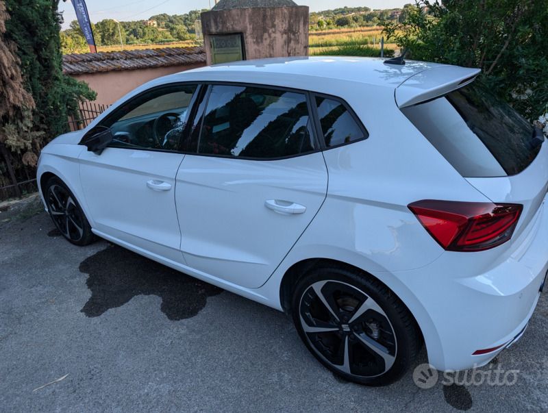 Usata 2023 Seat Ibiza FR Tre volumi | 16.800 € (Buon prezzo) - Immagine 1/4