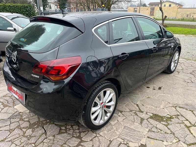 Usata Opel Astra Cosmo 140 CV (102 kW) 2010 Nero Berlina