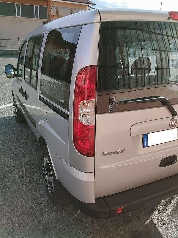 Usata Fiat Doblò Dynamic 84 CV (61 kW) 2009 Grigio Monovolume