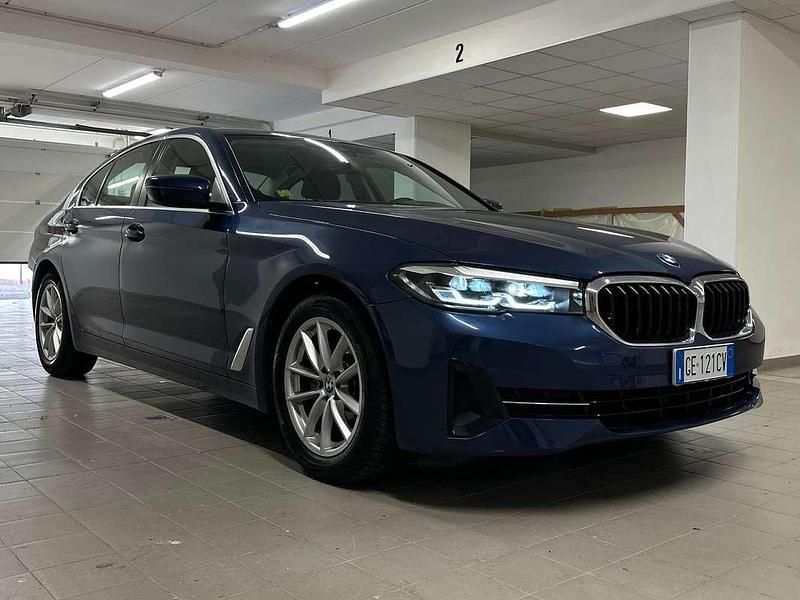 Usata BMW 520 Efficient Dynamics 190 CV (139 kW) 2021 Blu/azzurro Berlina
