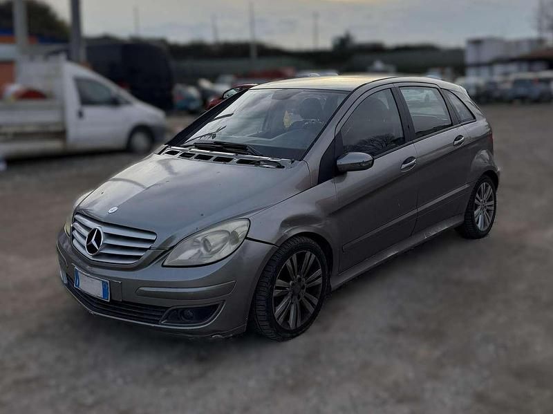 Grigio Usata 2005 Mercedes B180 Monovolume | 1500 € (Buon prezzo) - Immagine 1/4