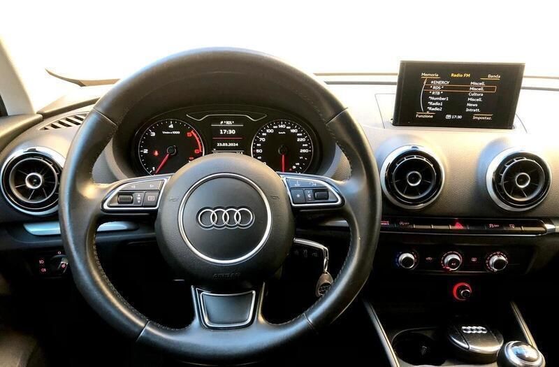 Usata Audi A3 Young 110 CV (80 kW) 2015 Grigio Berlina