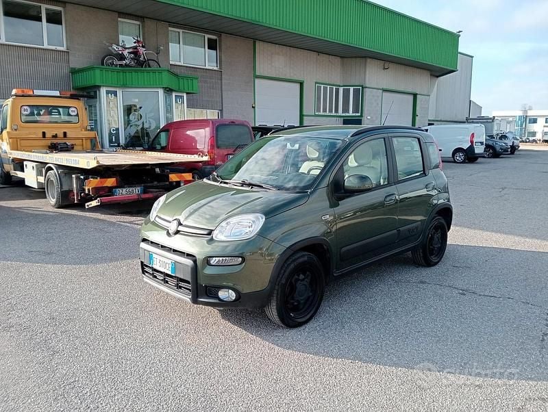 Verde Usata 2013 Fiat Panda 4x4 Due volumi | 9900 € (Buon prezzo) - Immagine 1/4