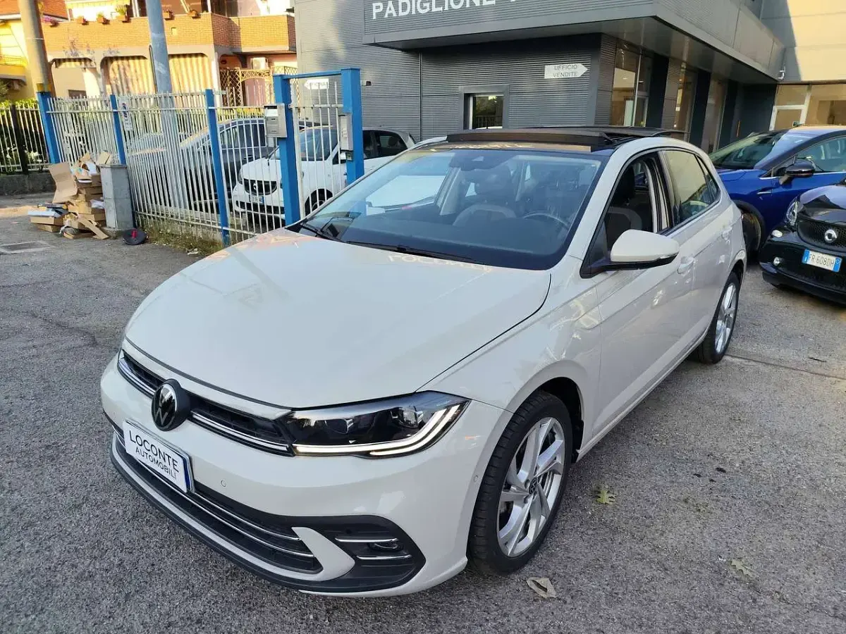 Usata VW Polo R-line 95 CV (69 kW) 2022 Beige Utilitaria