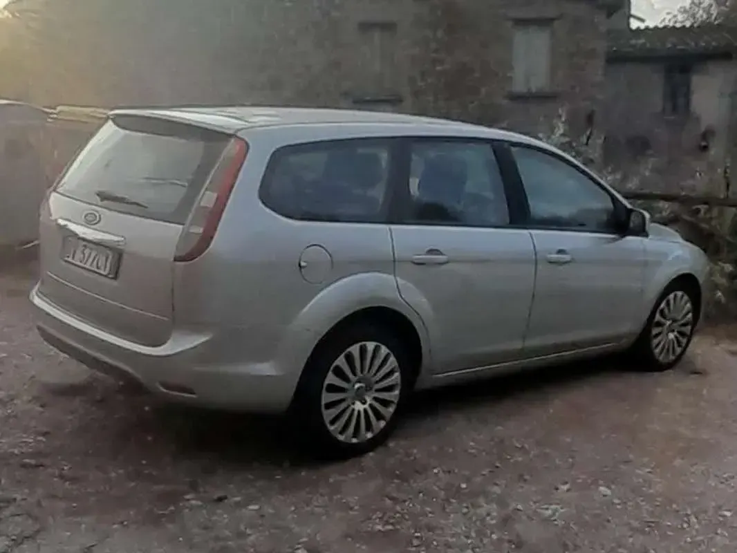 Usata Ford Focus Style 90 CV (66 kW) 2009 Argento Station wagon