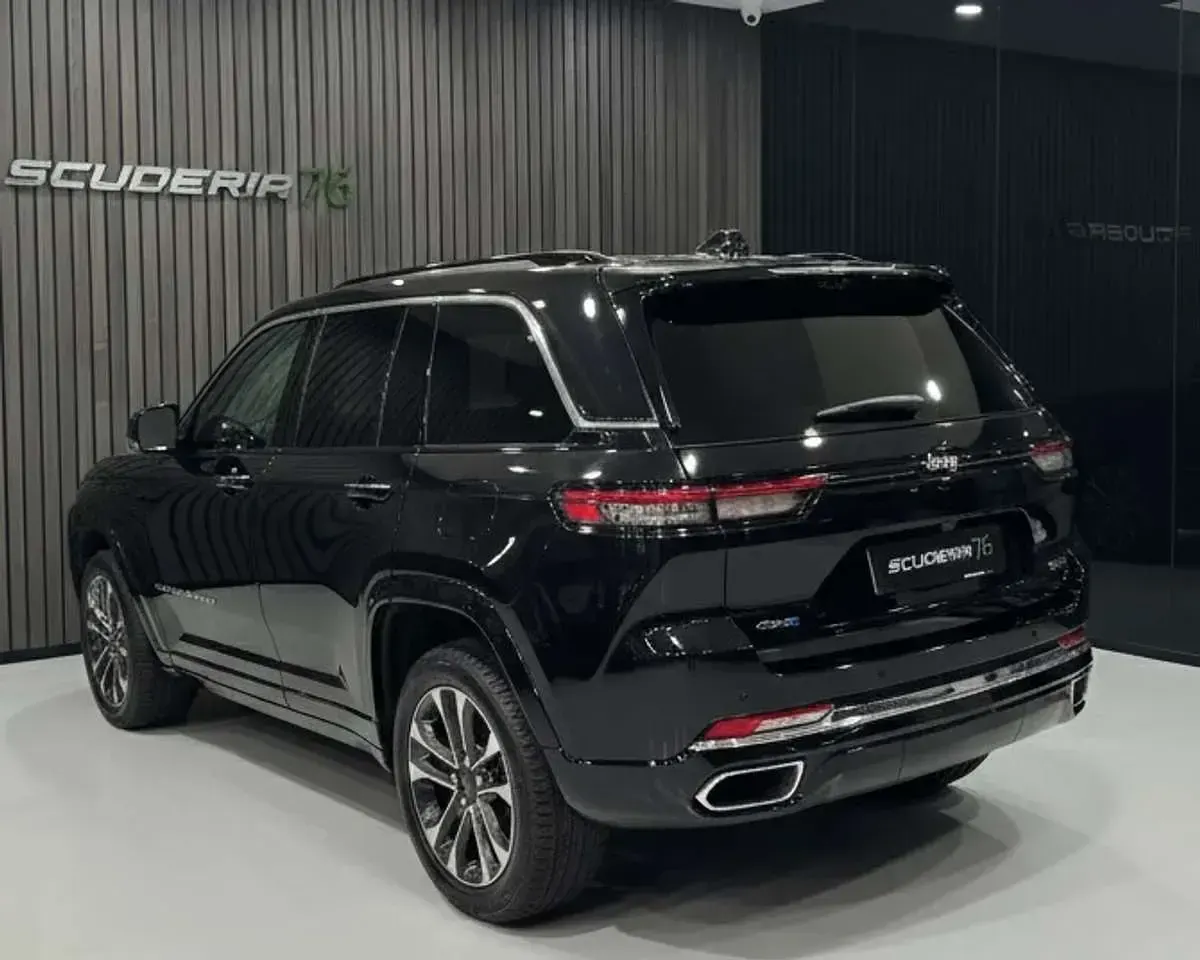 Usata Jeep Grand Cherokee Overland 272 CV (200 kW) 2024 Diamond black SUV