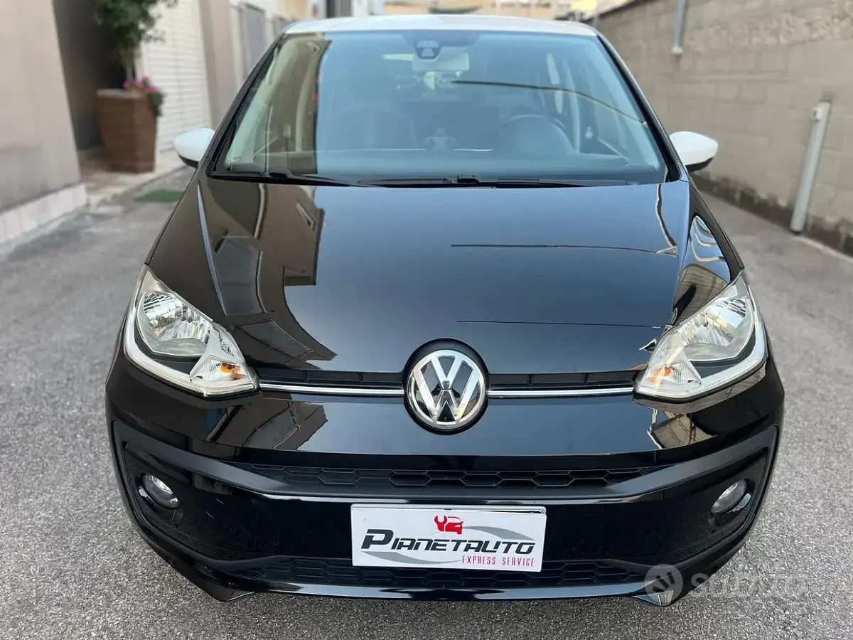 Usata VW up! Highline 75 CV (55 kW) 2017 Nero Utilitaria