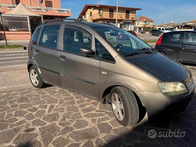 Usata Fiat Idea 90 CV (66 kW) 2007 Grigio Monovolume