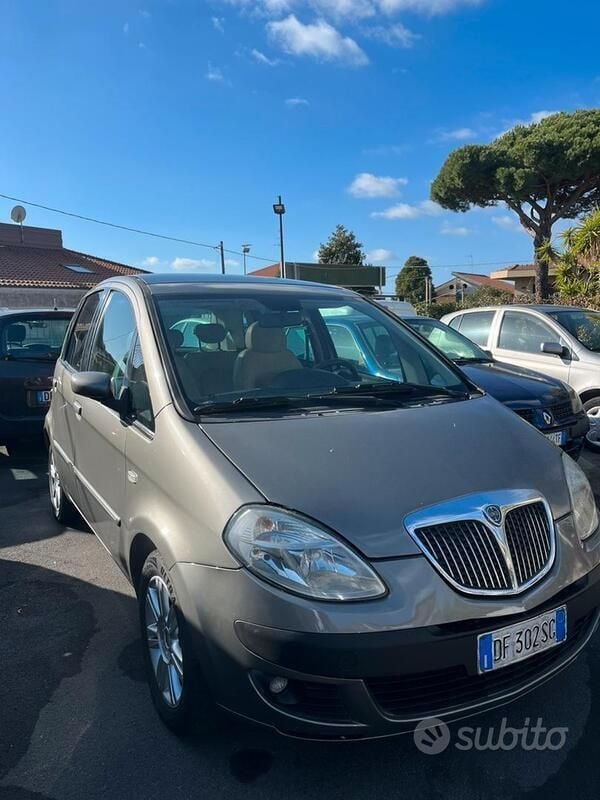 Usata 2007 Lancia Musa Monovolume | 3800 € (Cara) - Immagine 1/4
