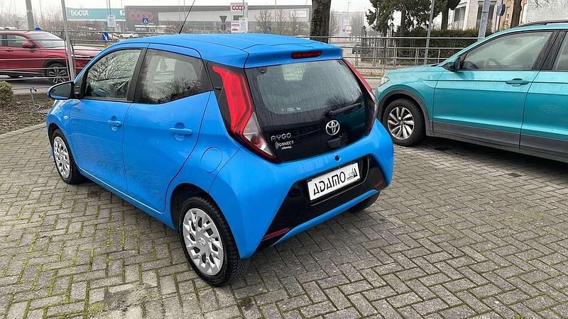 Usata Toyota Aygo Connect Style 72 CV (52 kW) 2020 Blu/azzurro Utilitaria