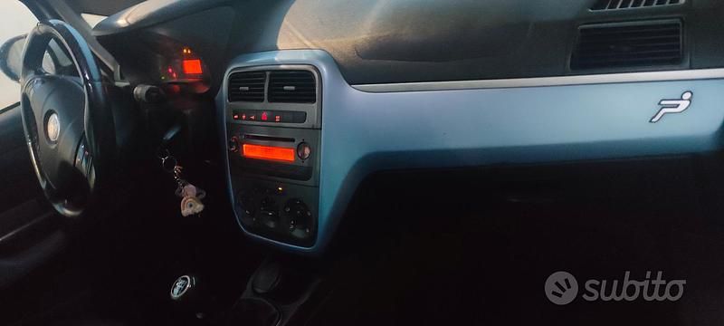 Usata Fiat Grande Punto 90 CV (66 kW) 2006 Bianco Utilitaria