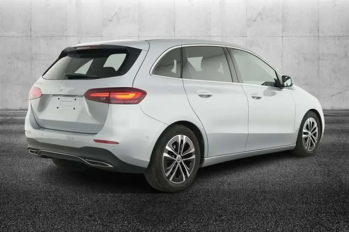 Usata Mercedes B180 Advanced 116 CV (85 kW) 2025 Argento Utilitaria