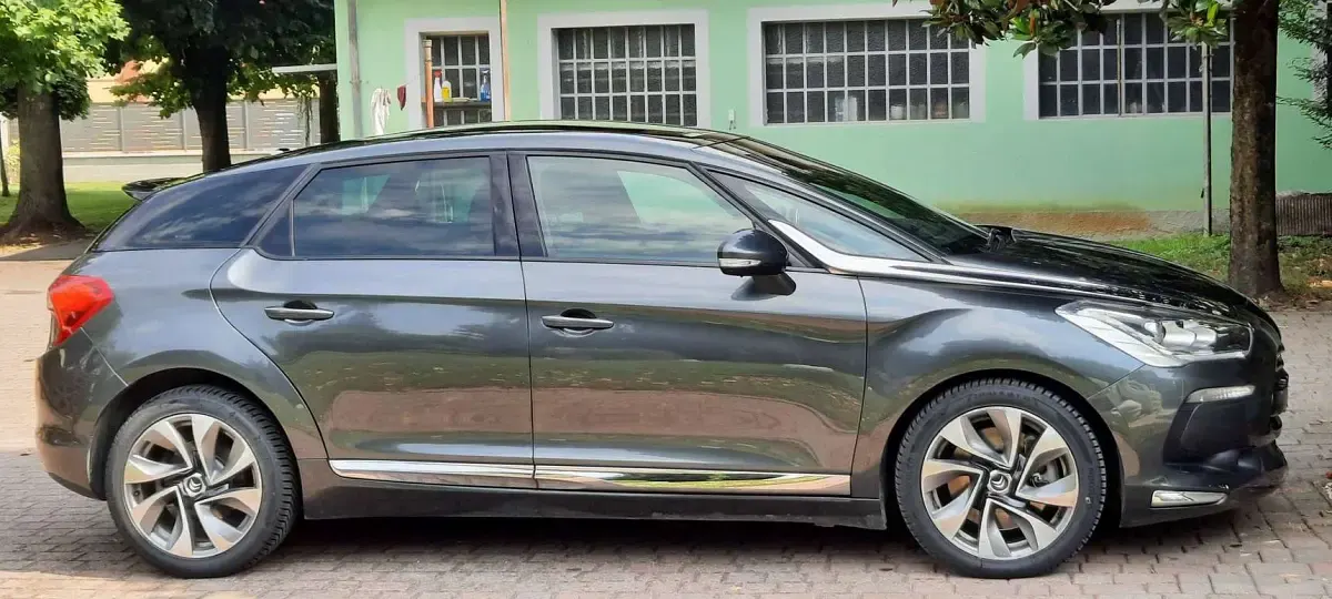Usata Citroën DS5 Business Class 181 CV (133 kW) 2014 Grigio Utilitaria
