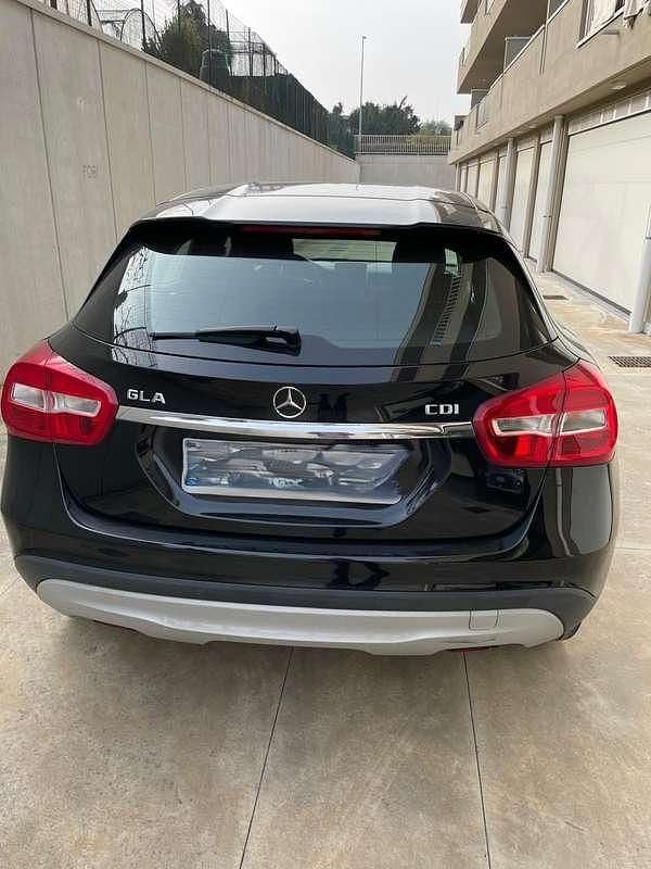 Usata Mercedes GLA180 Executive 109 CV (80 kW) 2015 Nero SUV