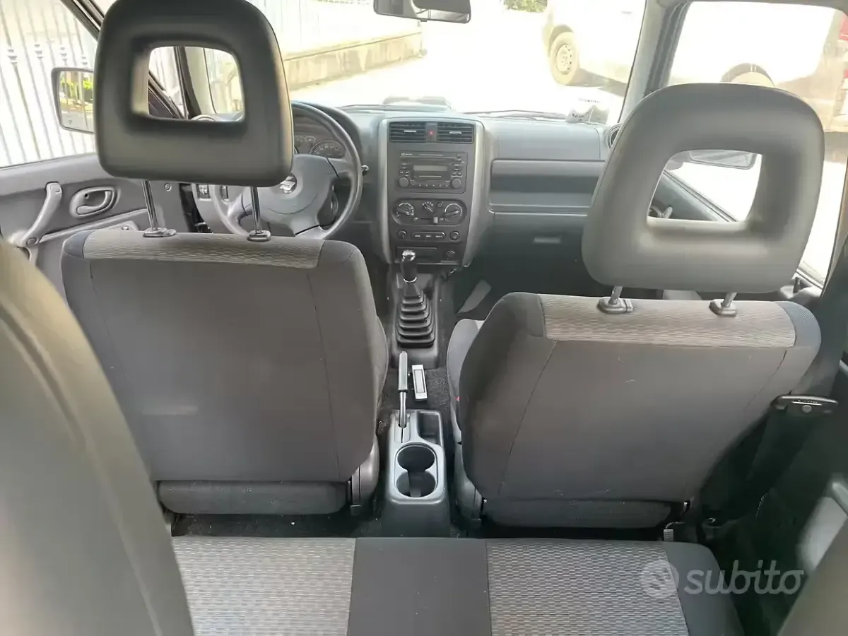 Usata Suzuki Jimny 65 CV (47 kW) 2008 Nero SUV