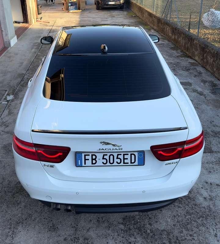 Usata Jaguar XE R-Sport 179 CV (131 kW) 2015 Bianco Berlina