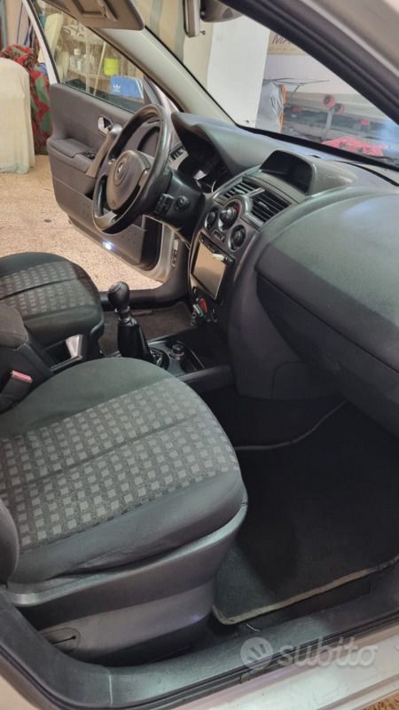 Grigio Usata 2007 Renault Mégane II Station wagon | 2900 € - Immagine 1/4