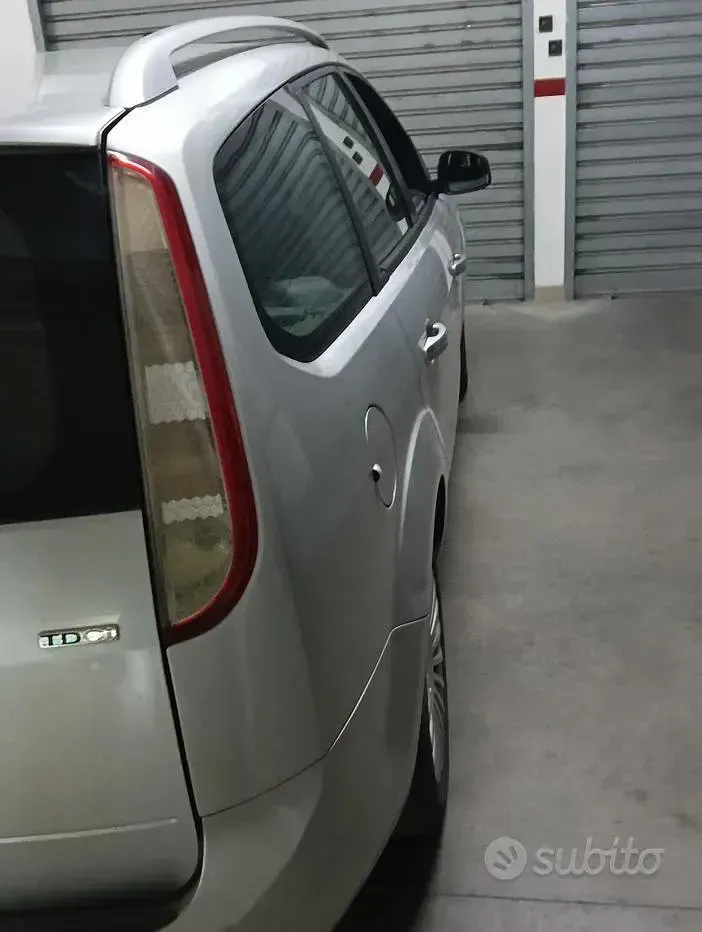 Usata Ford Focus 109 CV (80 kW) 2010 Grigio Station wagon