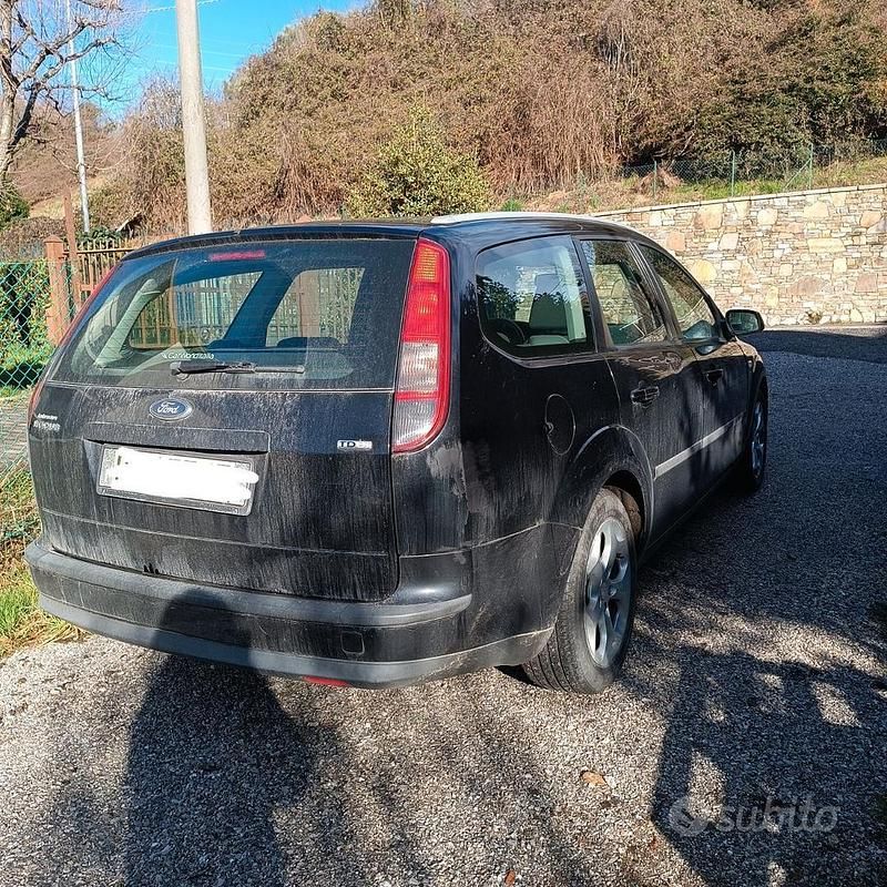 Usata Ford Focus 90 CV (66 kW) 2007 Nero Station wagon